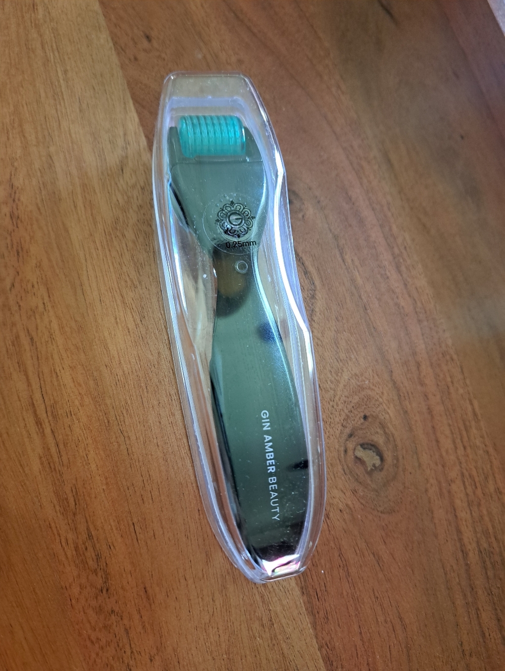 Gin Amber Green Derma Roller Handle with Replacement Head - Picture 5 of 6